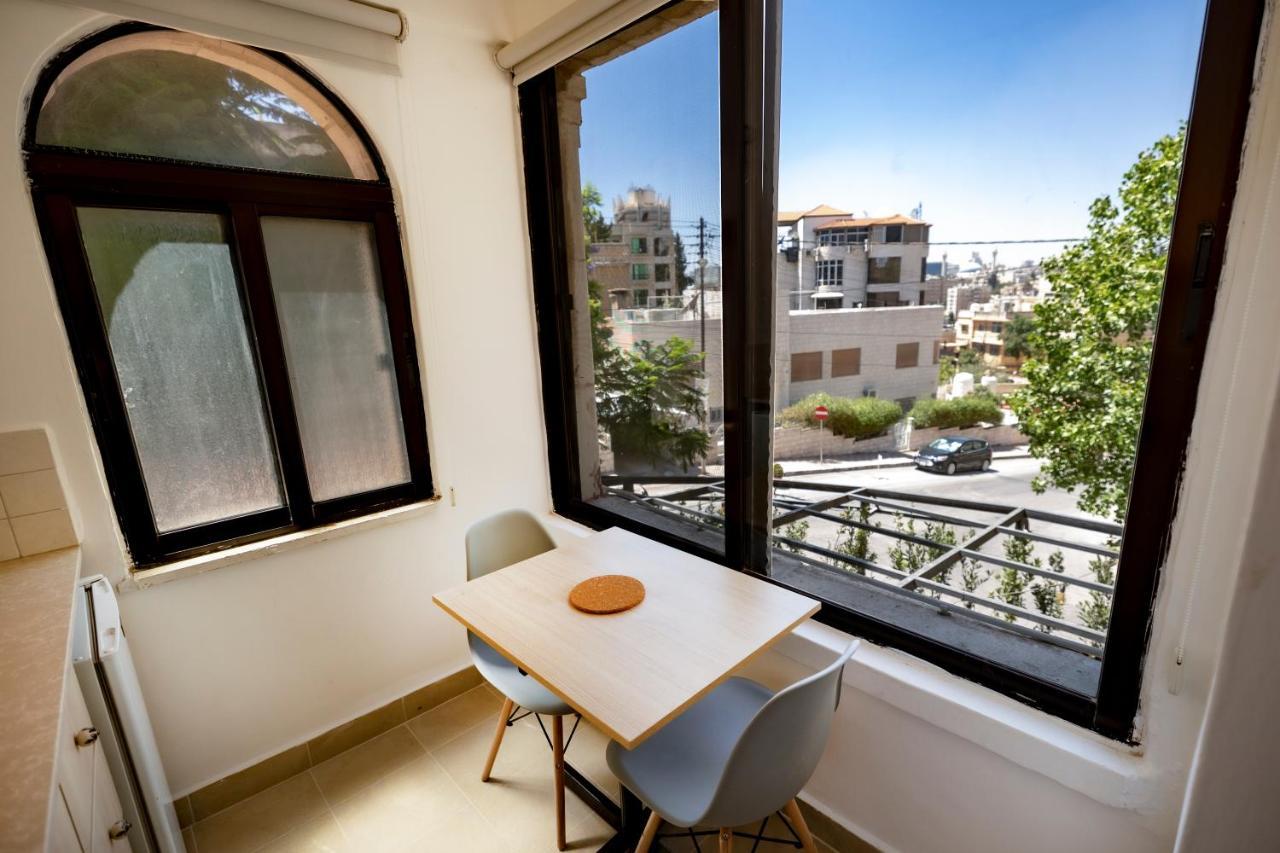 Julia'S Hotel Suites Amman Exterior photo